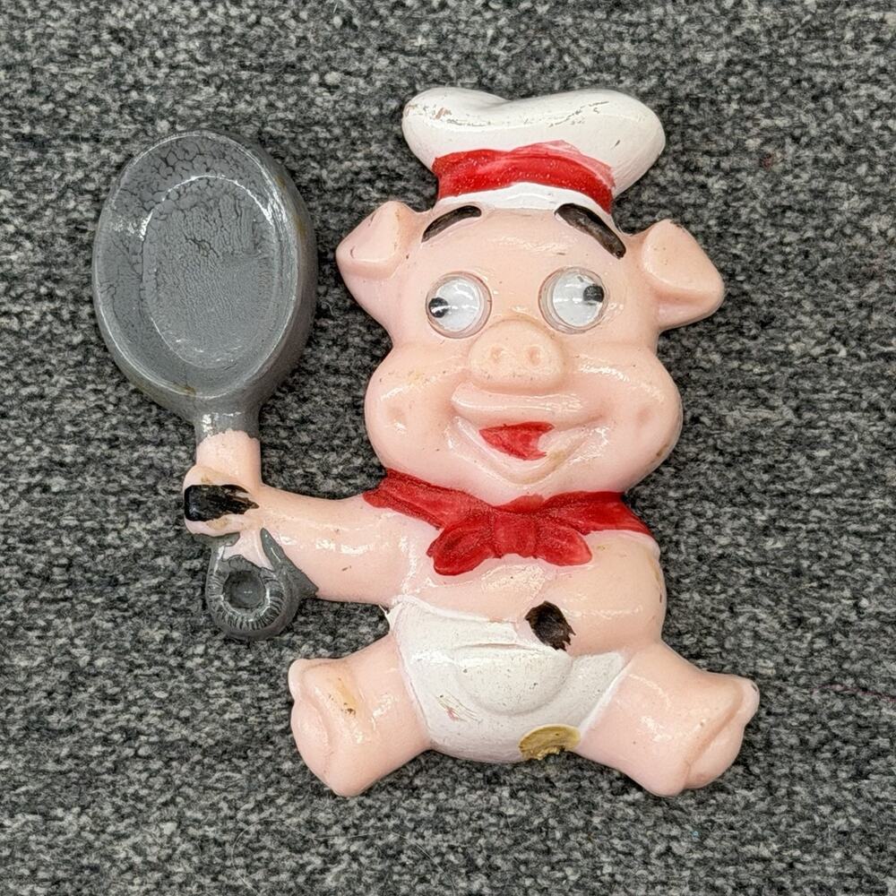 Vintage Pig Frying Pan Kitchen Magnet Farm Animal Googly Eye Chef SEE VIDEO